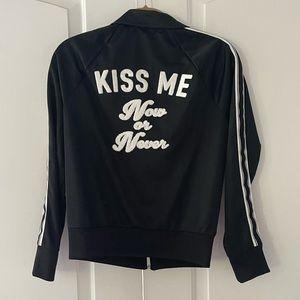 Forever 21 Women's Front Zip Satiny Jacket Size Small "Kiss Me Now or Never"